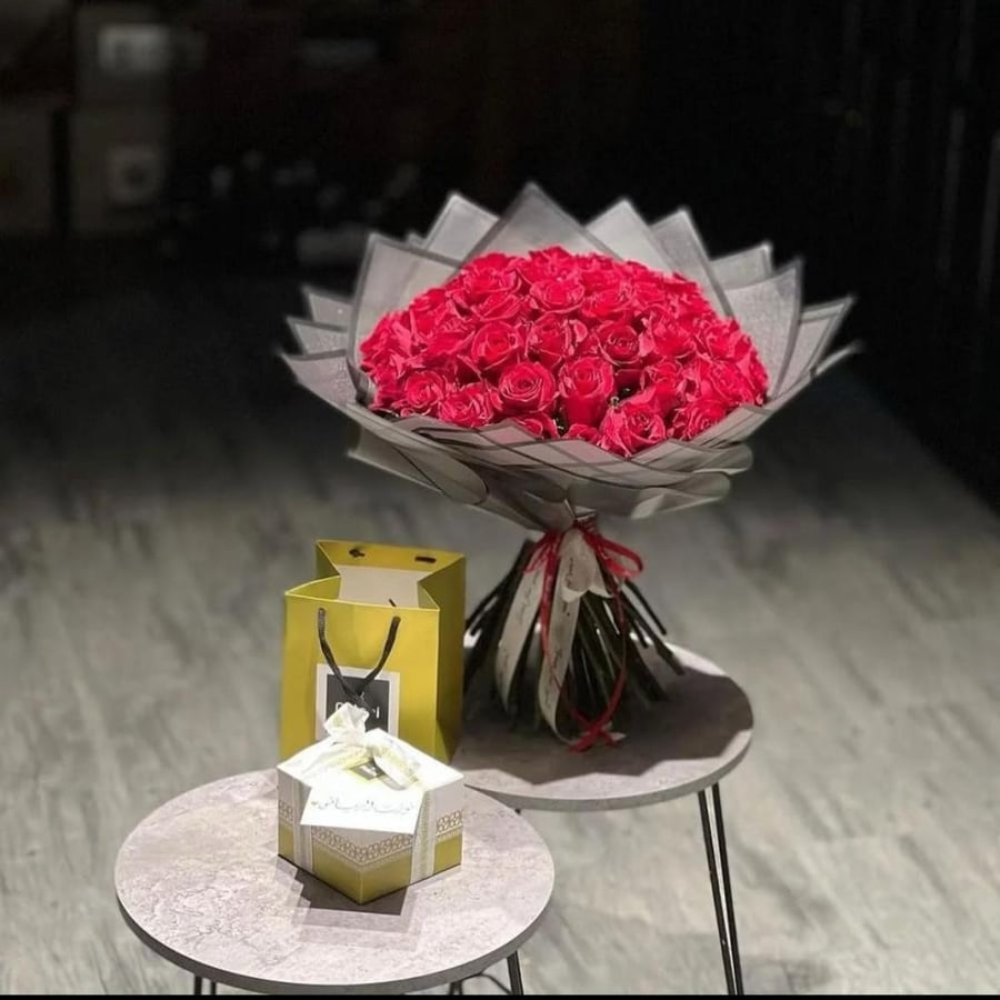 بستاني شوكلا باقة ورد مع شوكولاتة باتشي