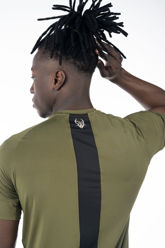 DW Essential Muscle Fit in Olvie Green