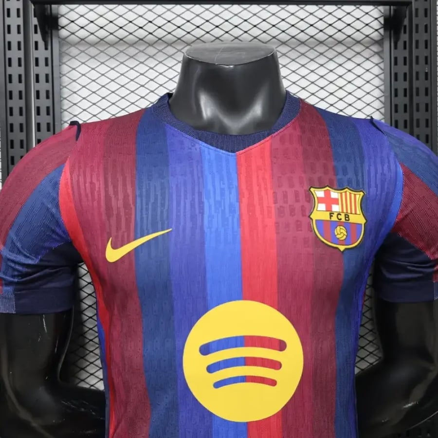 تيشيرت برشلونة الأساسي