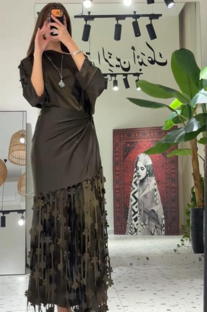 فستان باربي بلون زيتي
