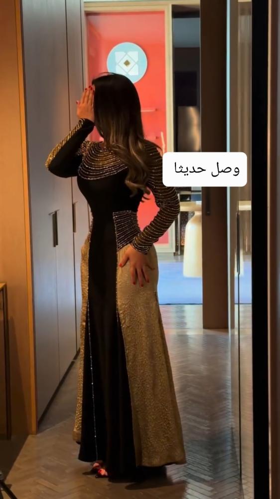 فستان سهرة اسود باربي على جاكار ذهبي بتطريز يدوي