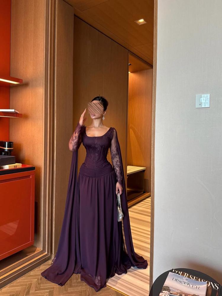 Evening dress chiffon decorated with lace