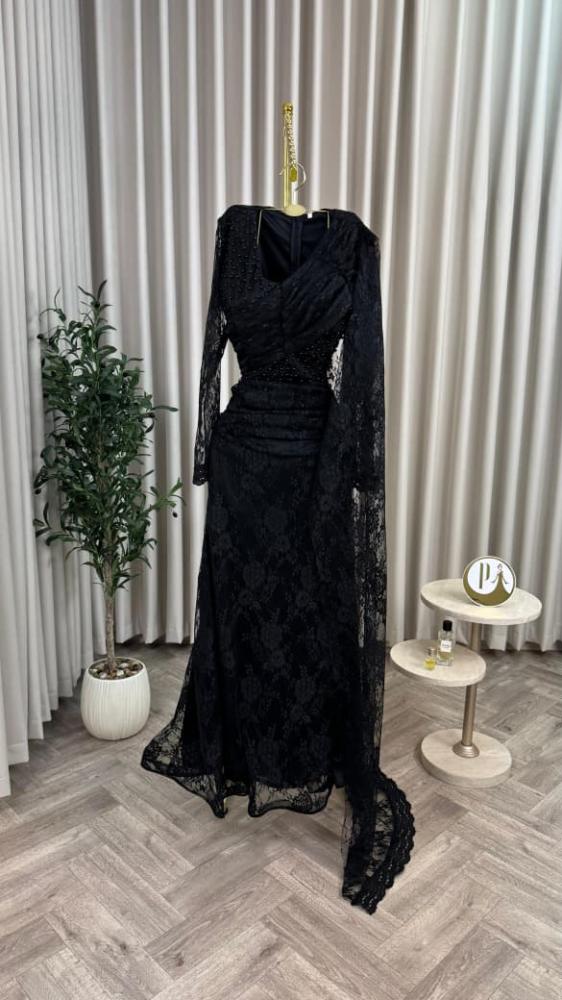 Elegant black lace evening dress