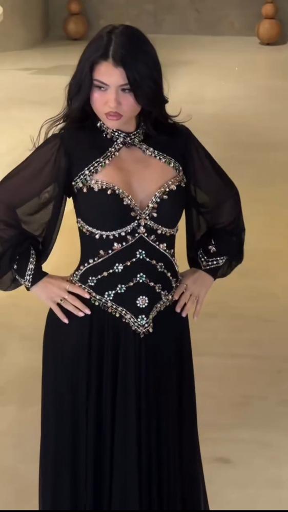 فستان سهرة اسود شيفون جورجيت بتطريزات يدويه براقه