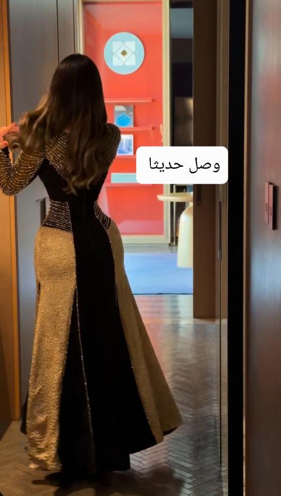 فستان سهرة اسود باربي على جاكار ذهبي بتطريز يدوي
