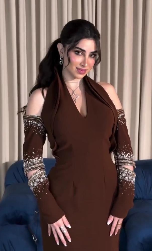 فستان سهره أنيق مزين بالتطريز اليدوي