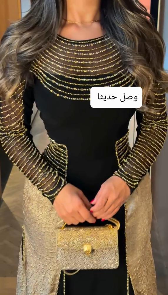 فستان سهرة اسود باربي على جاكار ذهبي بتطريز يدوي