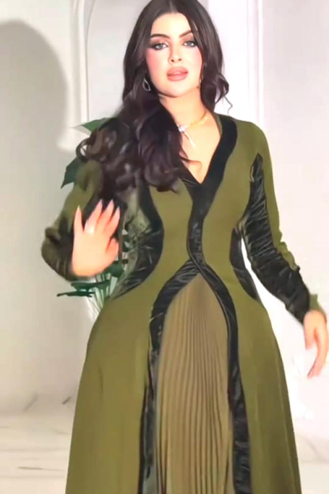 فستان سهرة باربي مع كسرات بيليسه مع خط اسود مخملي