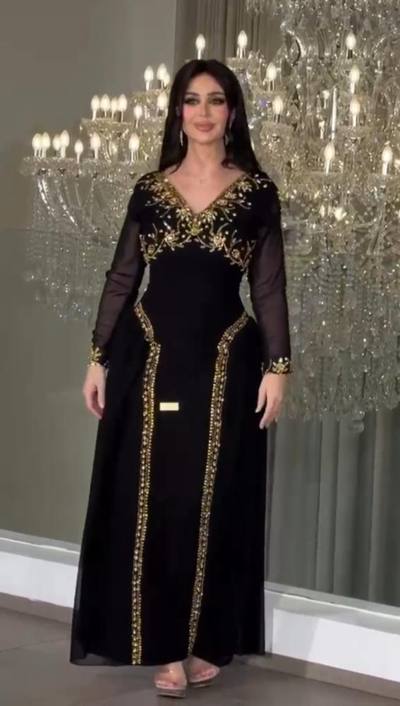 فستان سهرة اسود كريب استرتش بتطريزات يدويه فاخره
