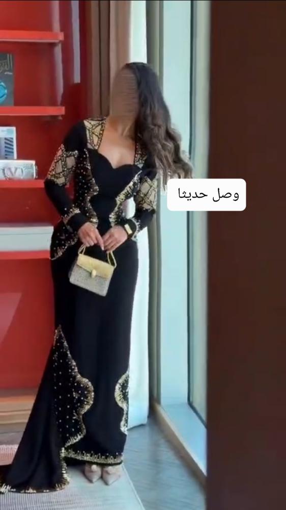 فستان سهرة اسود باربي بتطريزات يدويه ذهبيه براقه