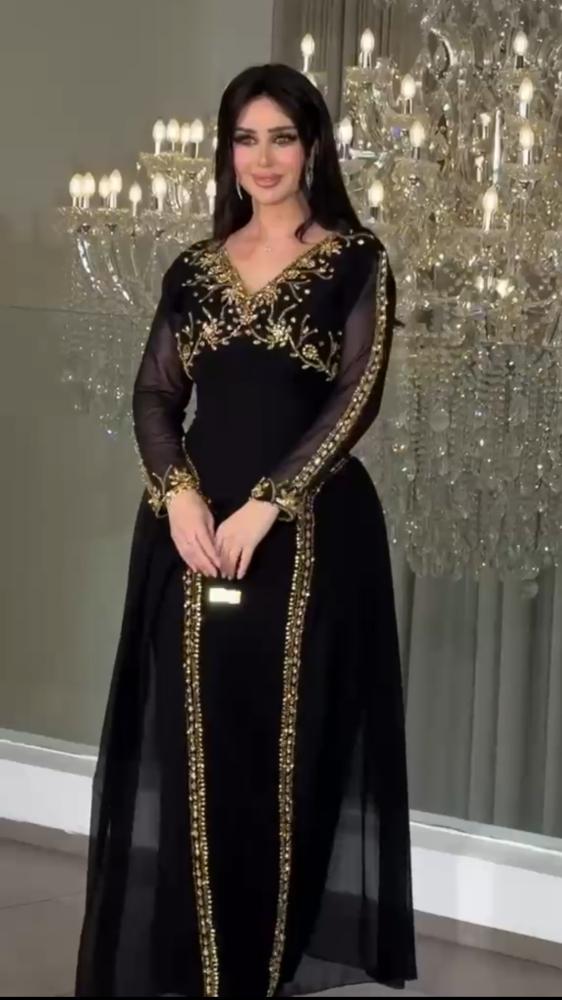 فستان سهرة اسود كريب استرتش بتطريزات يدويه فاخره