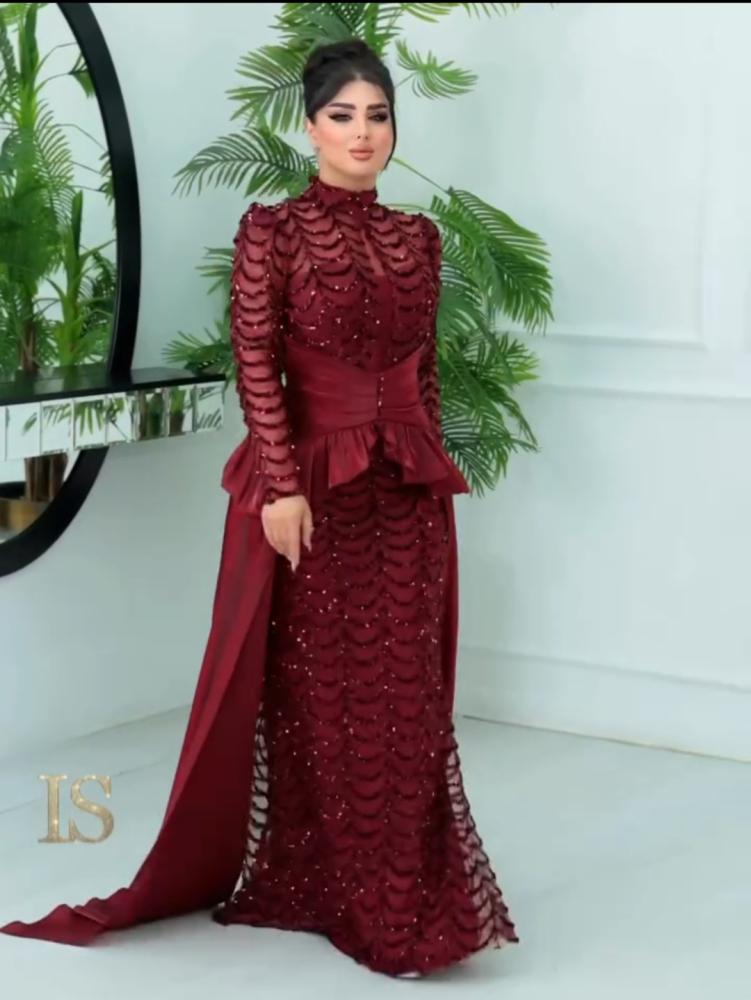 فستان سهرة شك بذيل كرنكل وبطانه باربي
