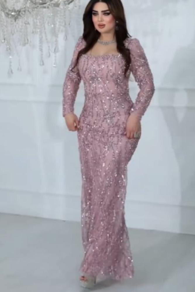 Elegant evening dress decorated with pearls and sequins, made of crinkled fabric