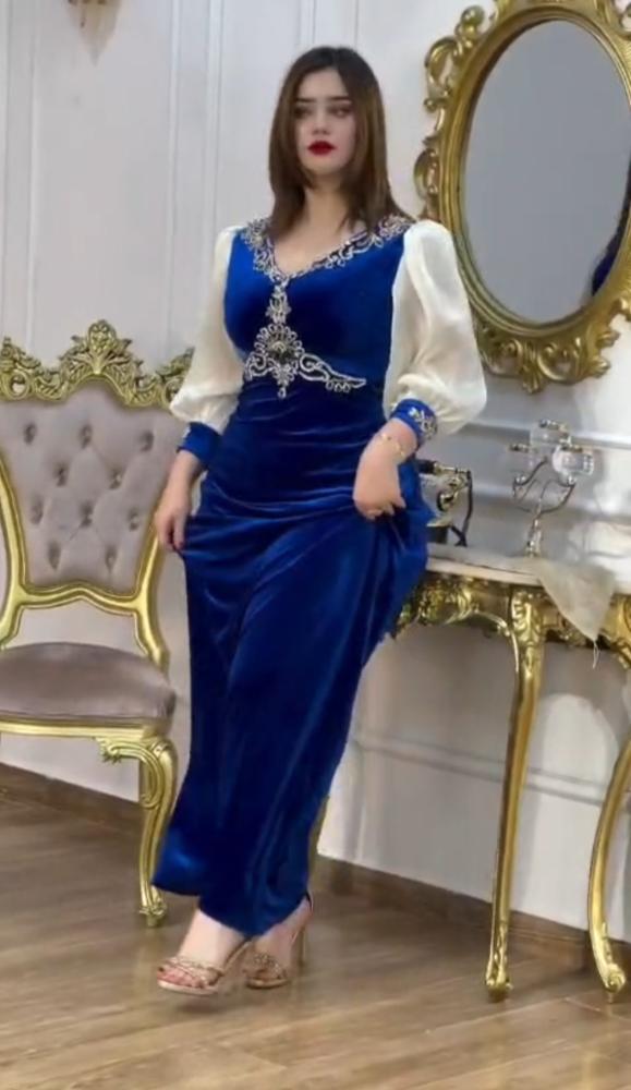 فستان سهرة ازرق مخمل بتطريز يدوي أنيق