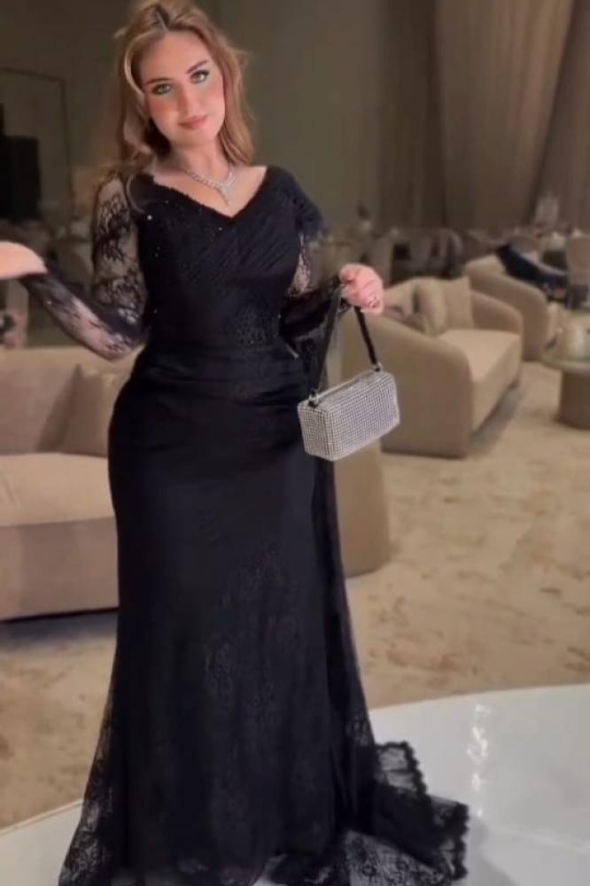 Elegant black lace evening dress