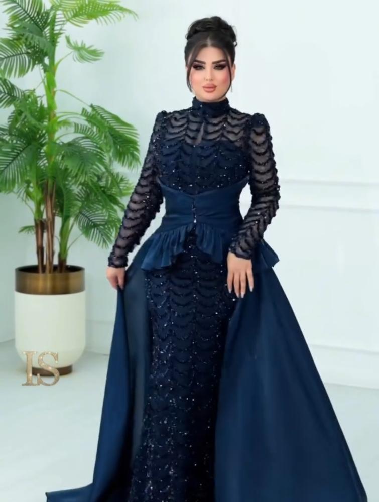 فستان سهرة شك بذيل كرنكل وبطانه باربي