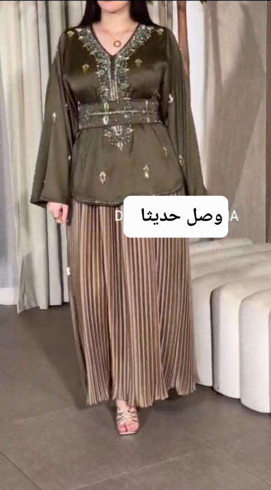 فستان سهره أنيق بكسرات بليسا