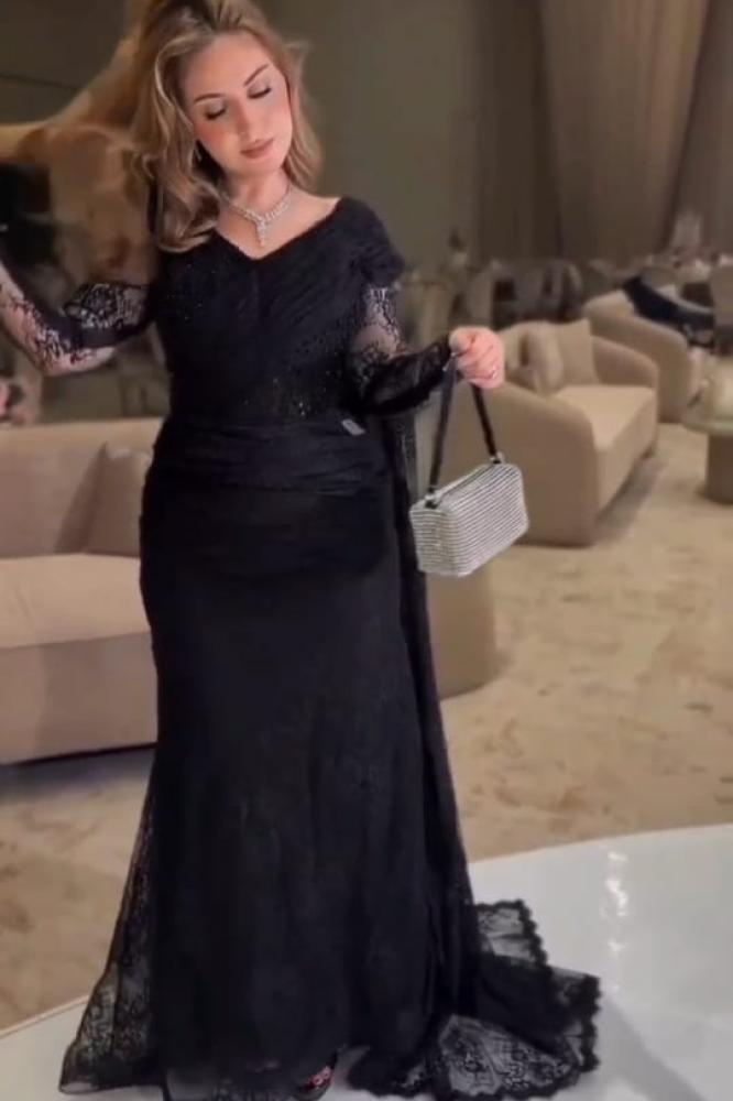 Elegant black lace evening dress