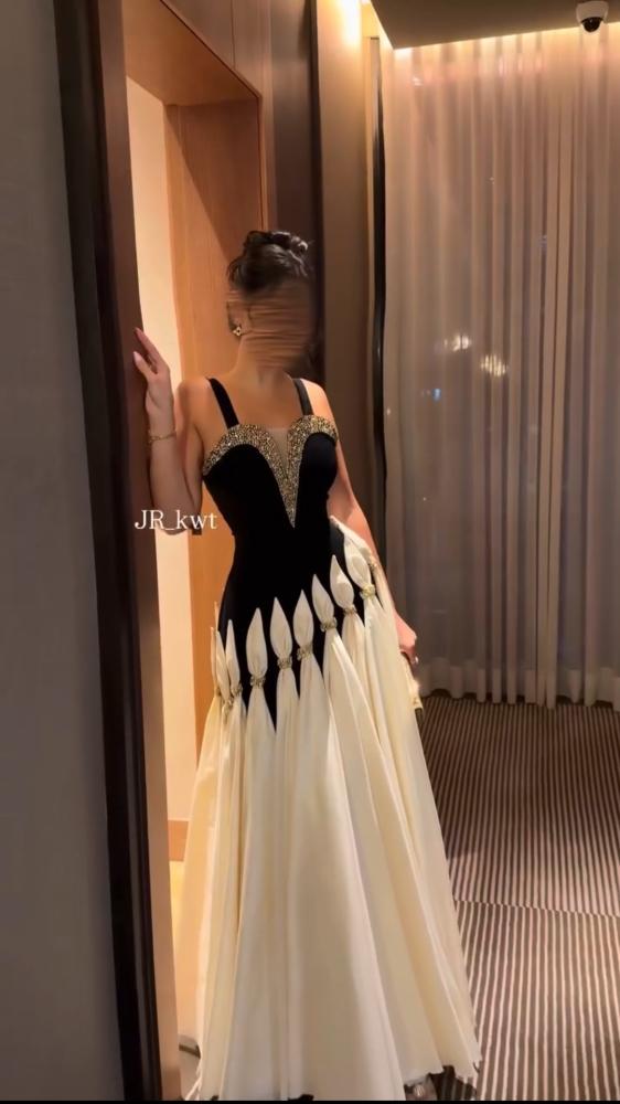 فستان سهرة باربي بتطريزات ذهبيه معقده