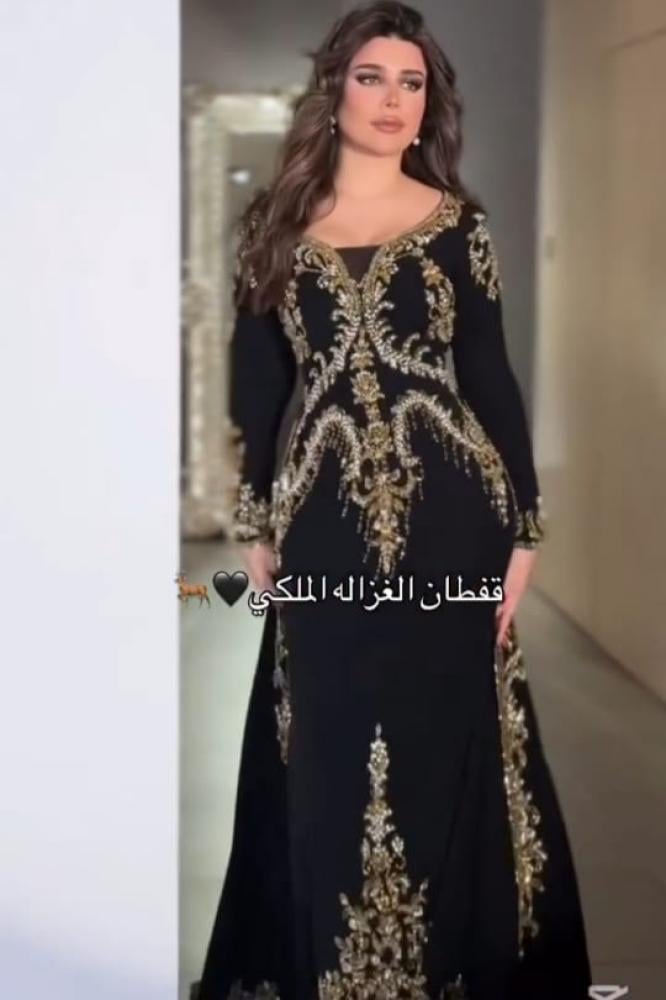 قفطان مغربي اسود بتطريز ذهبي فاخر وتصميم ملكي بقصة راقيه