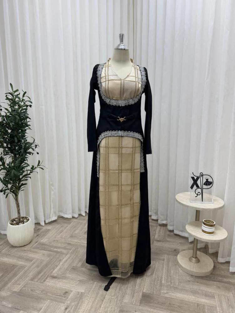 Luxurious evening dress decorated with precise computer embroidery with small squares encrusted with first-grade golden crystals, giving a luxurious and attractive shine, two pieces