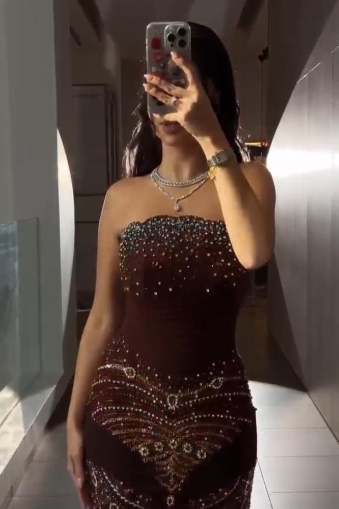 فستان سهرة بني مرصع بالكريستال والخرز