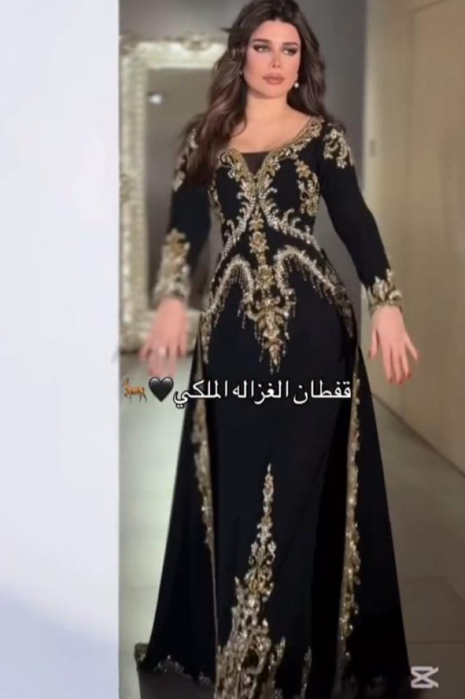 قفطان مغربي اسود بتطريز ذهبي فاخر وتصميم ملكي بقصة راقيه