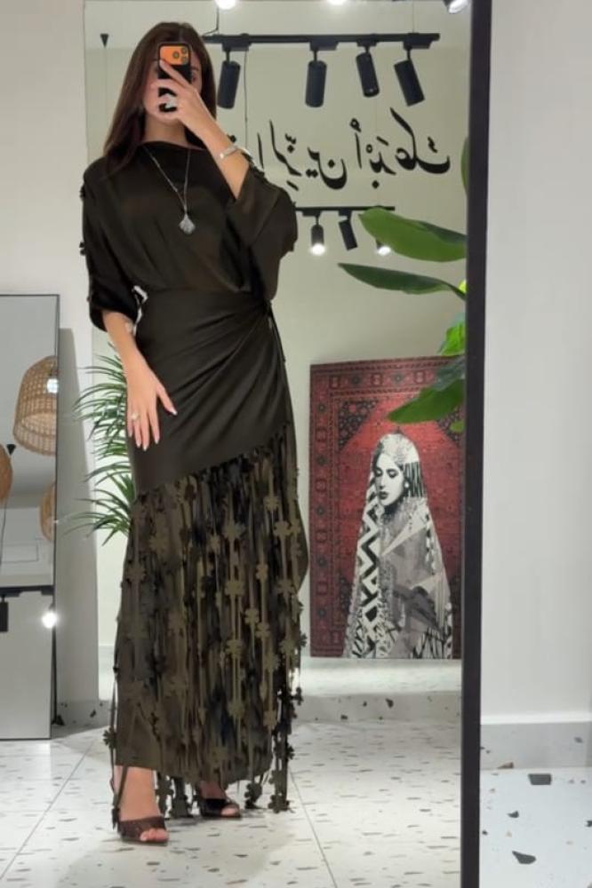 فستان باربي بلون زيتي