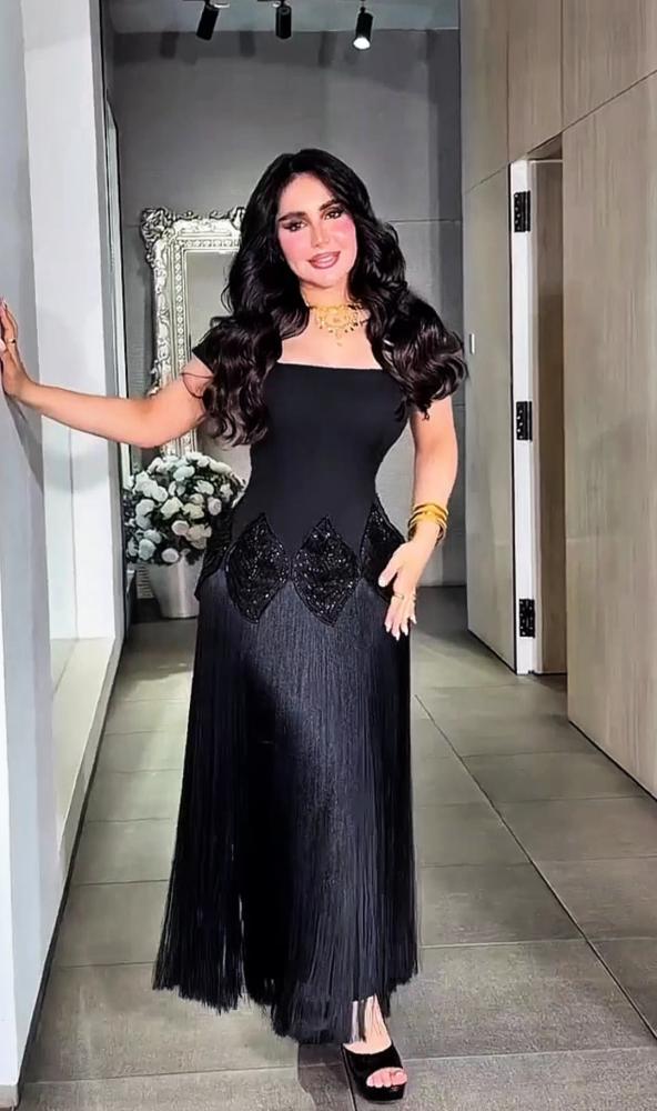 فستان سهرة اسود باربي على هدب بتطريز يدوي