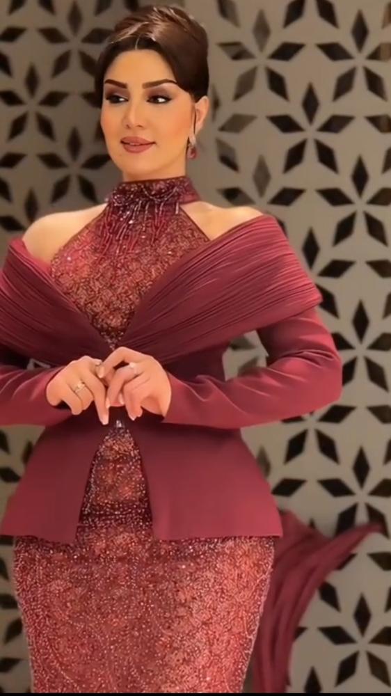 فستان سهرة احمر خمري كلفه شك مع وتر بتصميم جذاب