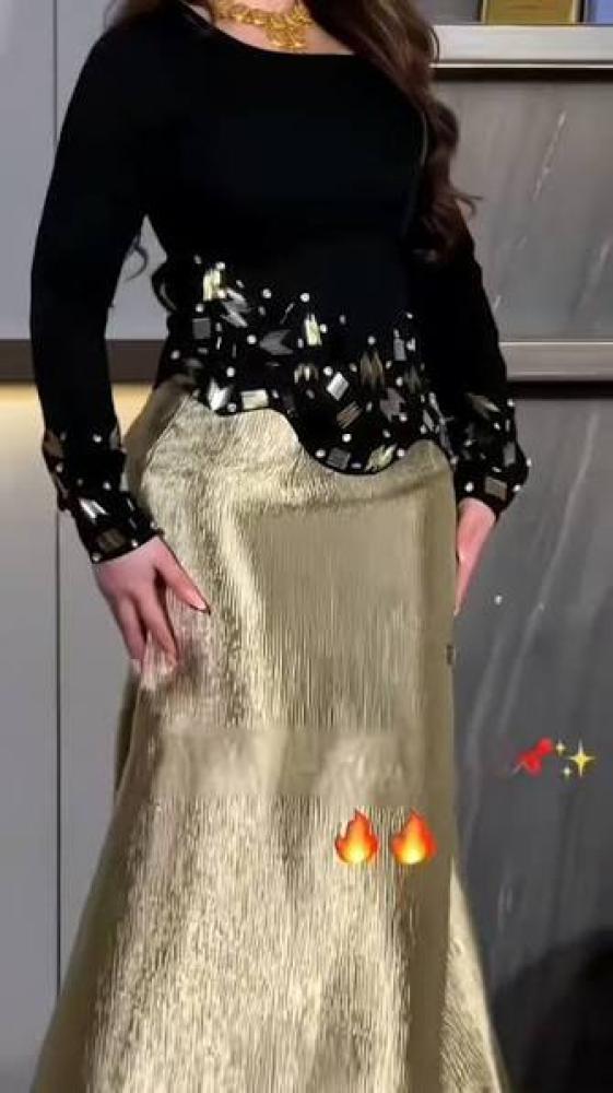 فستان باربي على جاكار ذهبي بتطريز يدوي