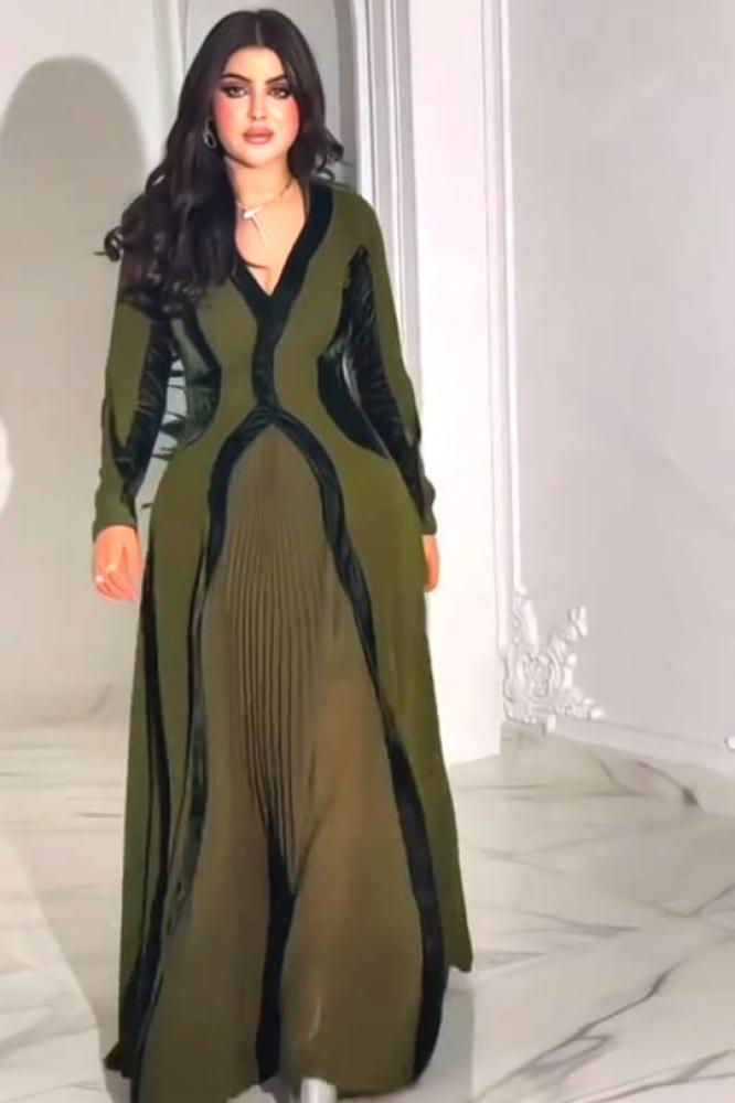 فستان سهرة باربي مع كسرات بيليسه مع خط اسود مخملي