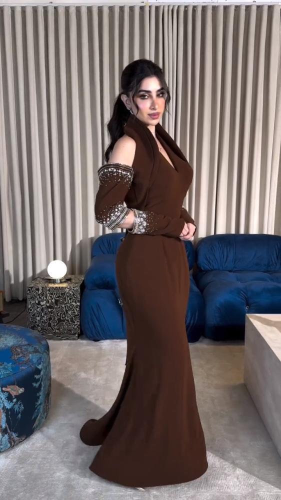 فستان سهره أنيق مزين بالتطريز اليدوي