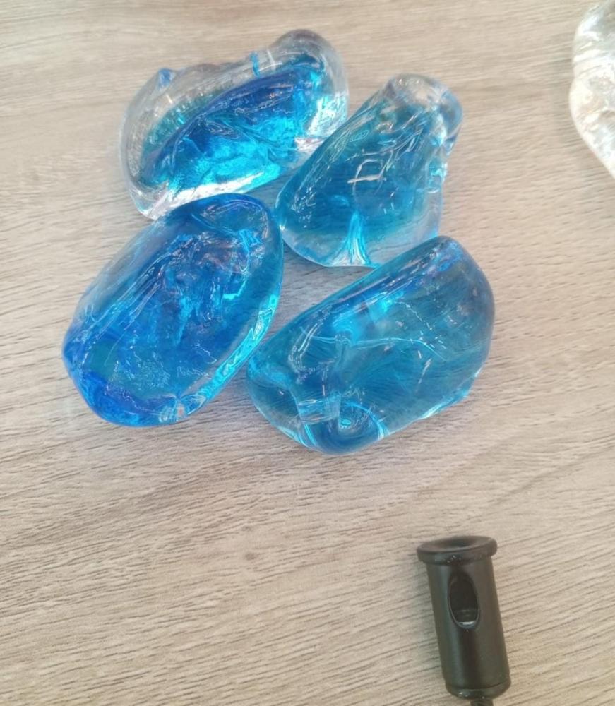 ثريا احجار دائري لون شفاف و ازرق يوجد منها مقاسات