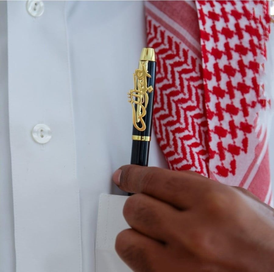 قلم بالاسم أنيق