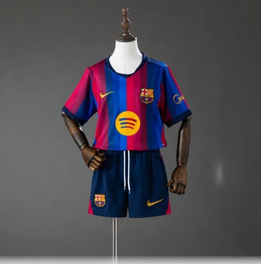طقم برشلونة الاساسي الجديد 2027