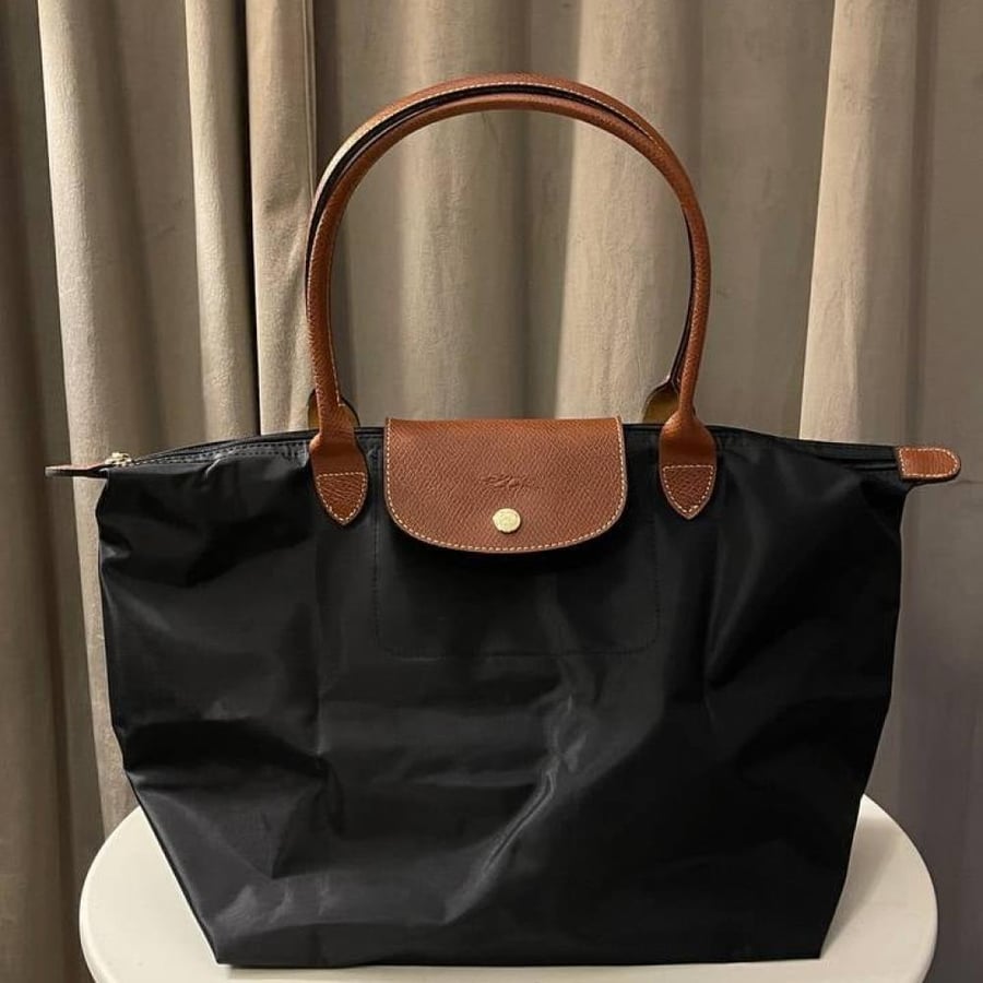 Longchamp L - black