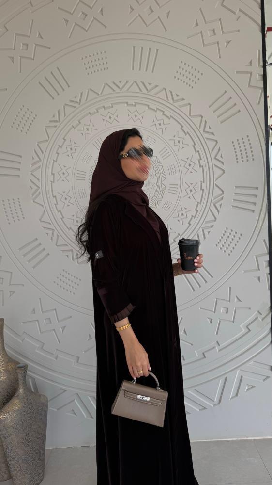 عباية شتوية مخمل بني