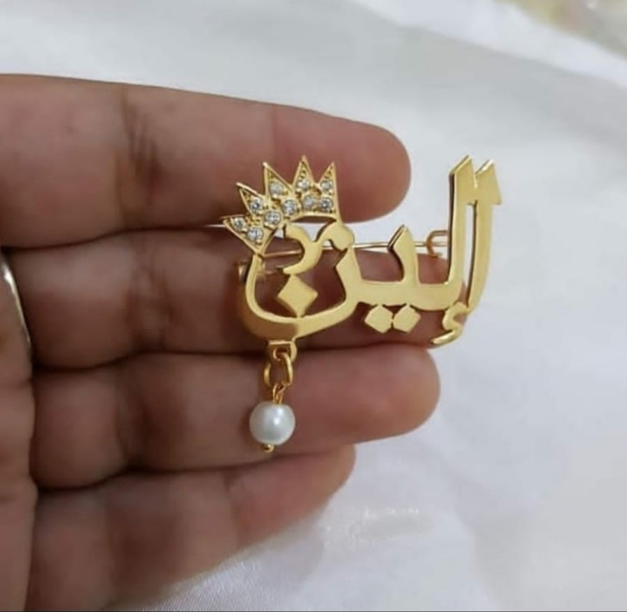 Girl's brooch with zircon