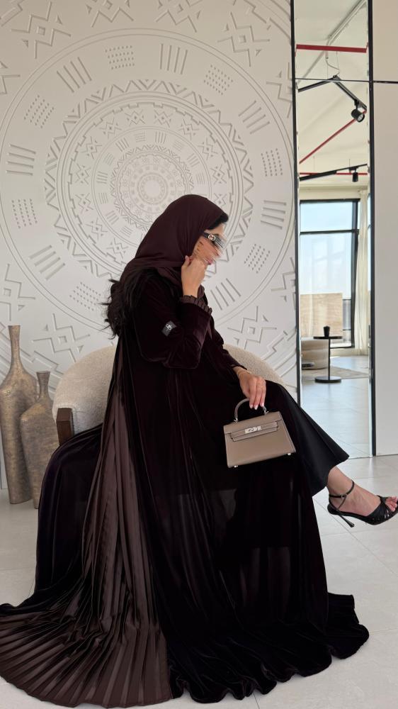 عباية شتوية مخمل بني