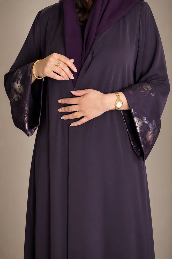 عباية ورد بنفسجي