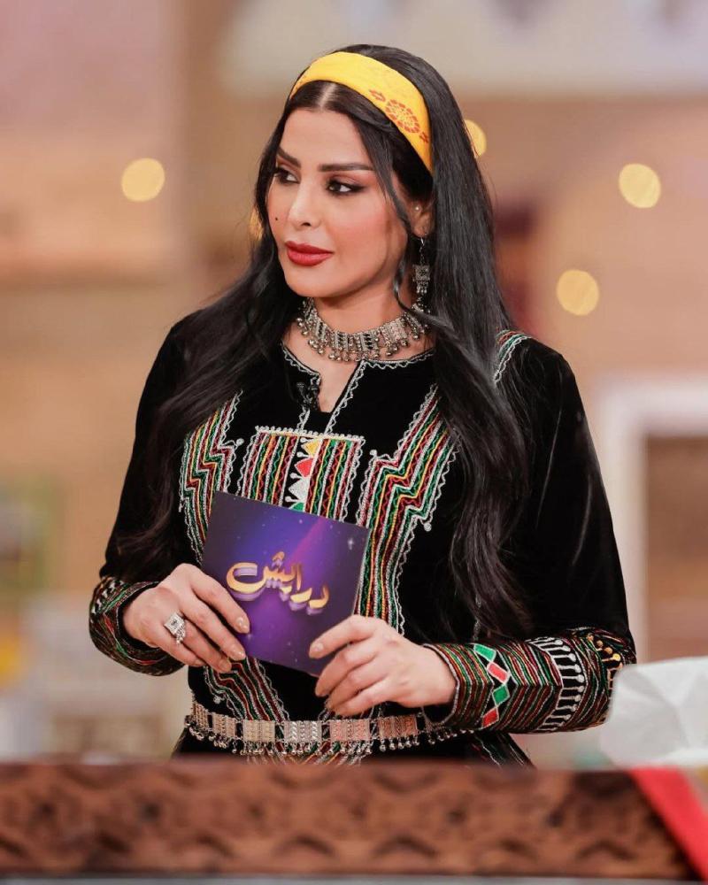 جلابية تراثية باللون الاسود
