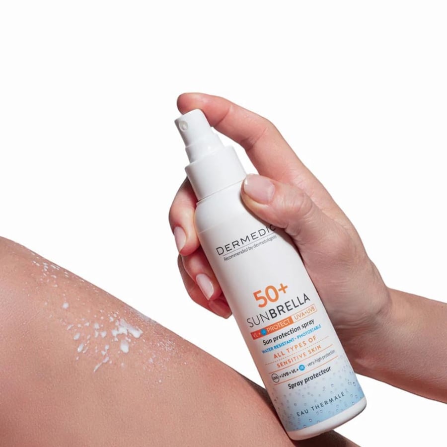 بخاخ حليبي سنبريلا واقي للشمس  SPF50 لكل انواع البشرة الحساسه من ديرميديك - 150 مل