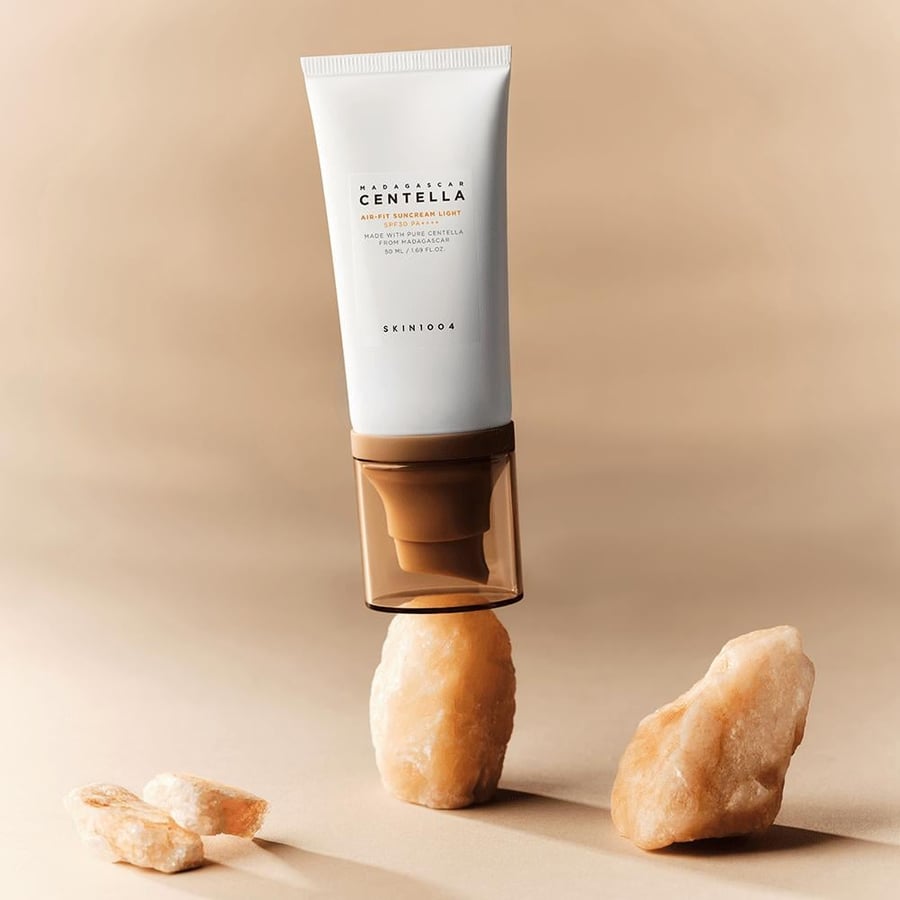 كريم واقي شمس سنتيلا اير فيت صن لايت حماية SPF30 من سكين 1004 - 50 مل