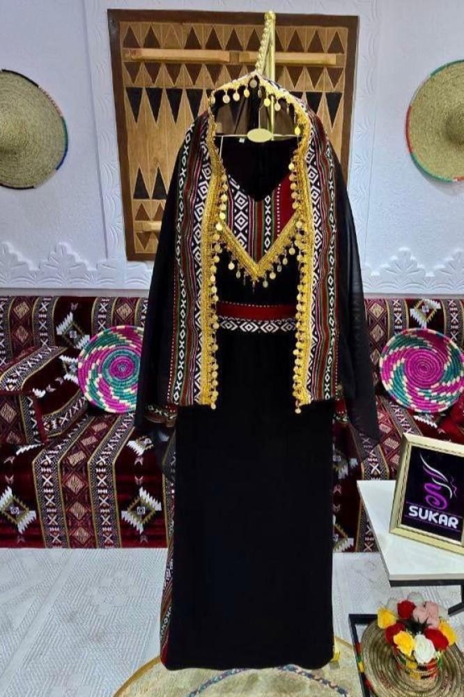 فستان ليوم التاسيس مع الشال لون اسود