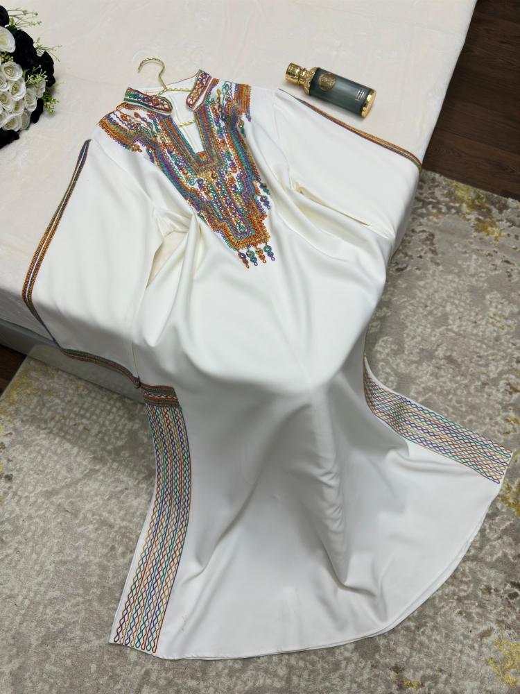جلابية كريب بتطريز ملون