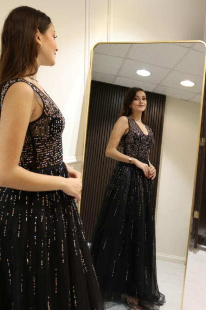 فستان سهرة اسود  بتطريز شك