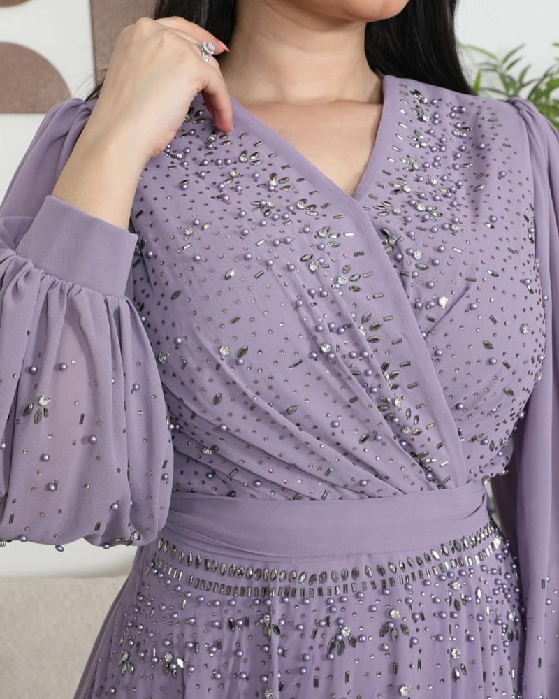 فستان سهرة موف بتطريز راقي