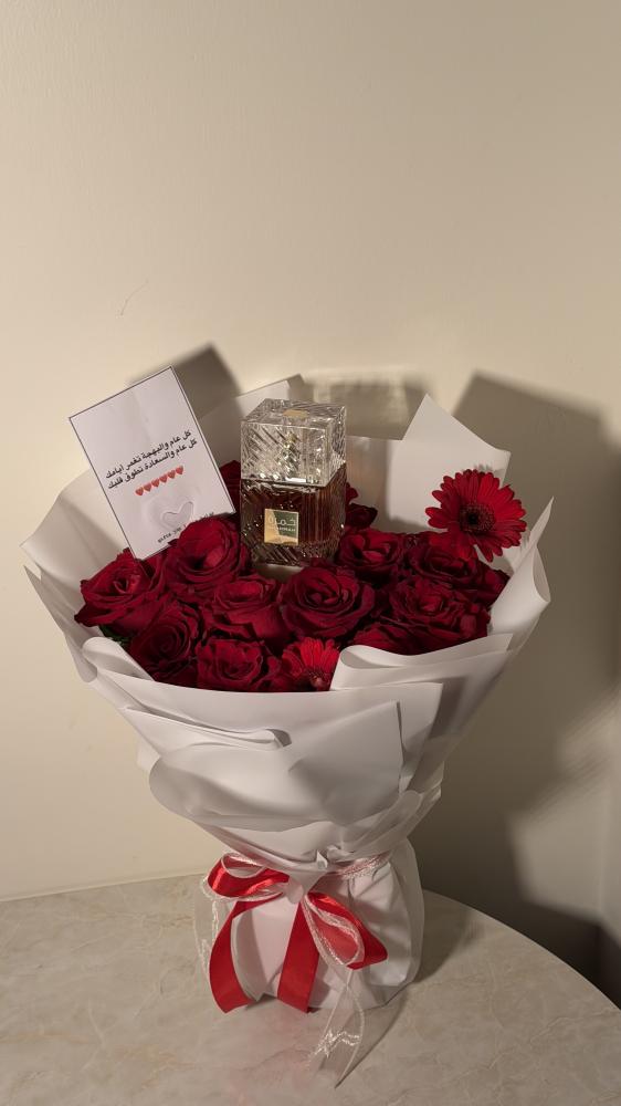 باقة ورد وعطر
