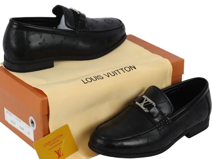 حذاء lv